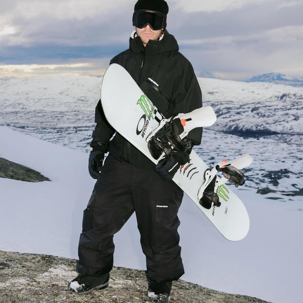 Bataleon Tornado x Beyond Medals Mens Snowboard 2027