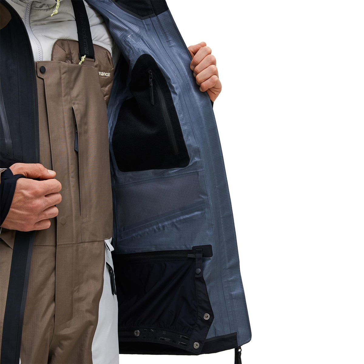 Peak Performance Mens Vertical Gore-Tex Pro Jacket Off Black /Terrain Tan