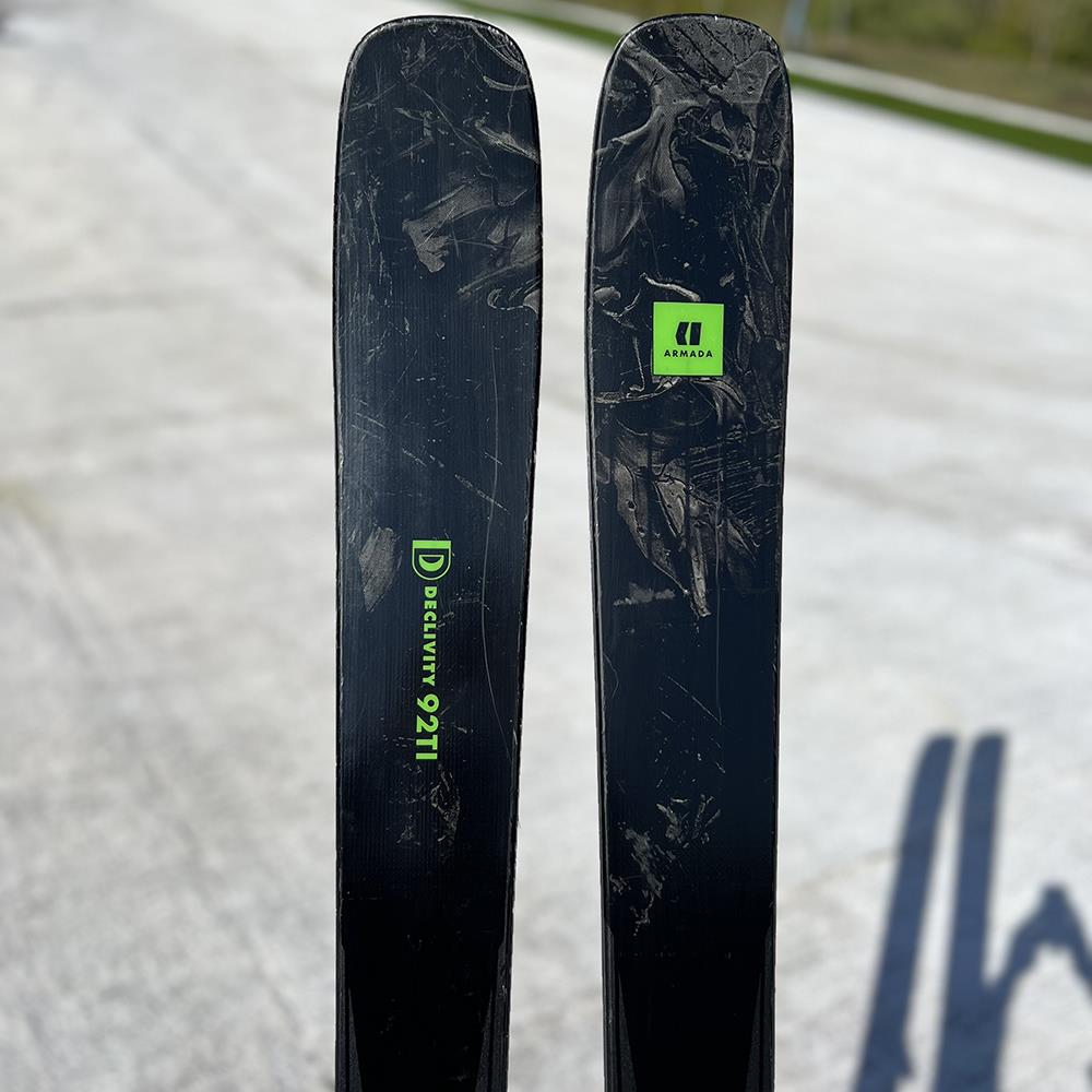 Armada Declivity 92Ti Ex-Demo Skis + Strive 11 D GW Bindings 2025 180cm