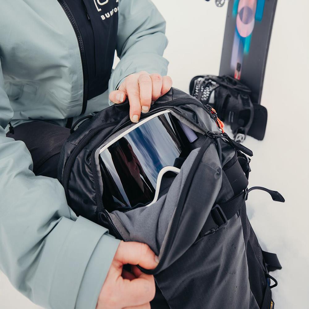 Burton [ak] Dispatcher 18L Backpack True Black